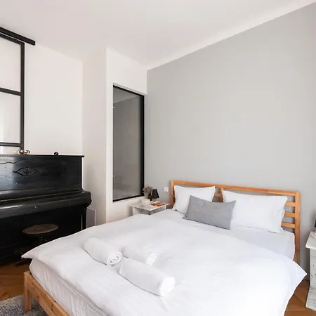 Gallery Design Apartment In Trendy Holesovice Area Πράγα