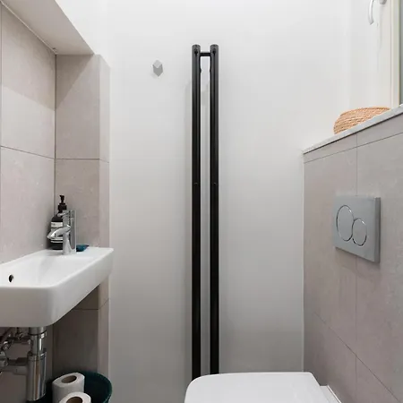 Gallery Design Apartment In Trendy Holesovice Area Διαμέρισμα