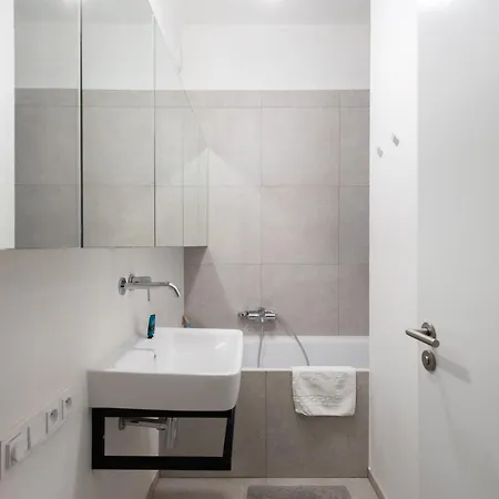 Gallery Design Apartment In Trendy Holesovice Area * Πράγα